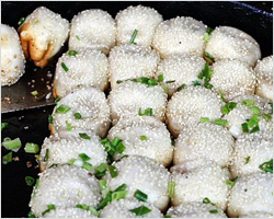 The Juiciest Bao Ever (上海小杨生煎包)