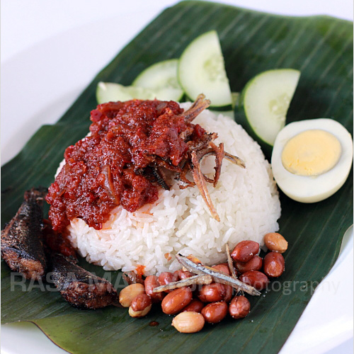Nasi Lemak Recipe (Malaysian Coconut Milk Rice with Anchovies Sambal)