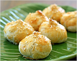 Siew Bao (Baked BBQ Pork Buns/烧包)
