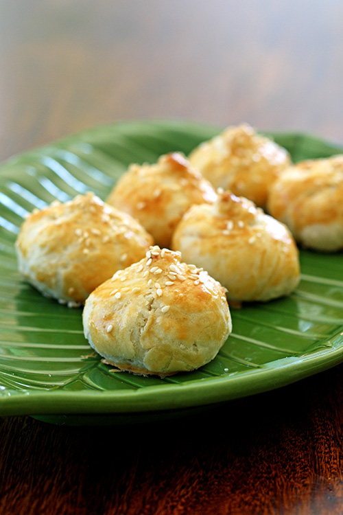 Siew Bao (Baked BBQ Pork Buns/烧包) 