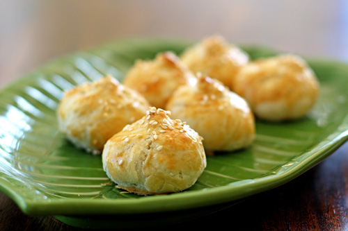 Siew Bao (Baked BBQ Pork Buns/烧包) 