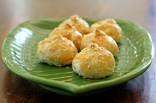 Siew Bao (Baked BBQ Pork Buns/烧包) 