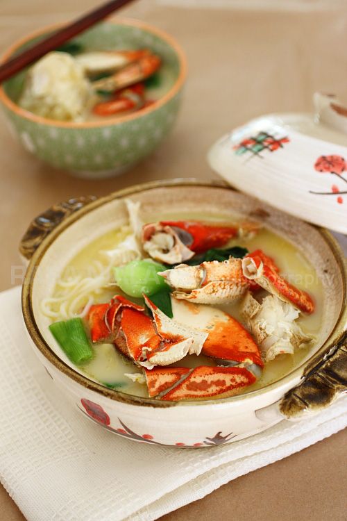 Crab Bee Hoon is a popular crab dish in Singapore. Easy Crab Bee Hoon recipe that you can make at home at a fraction of cost. | rasamalaysia.com