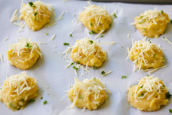 Cheese Puffs (Gougeres) - best and easiest recipe for puffy, light and airy French cheese puffs. Loaded with mozzarella and parmesan cheese, so good | rasamalaysia.com