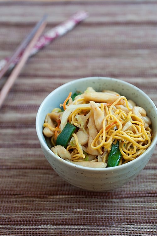 Easy chicken chow mein recipe in a Chinese bowl, ready to be eaten.