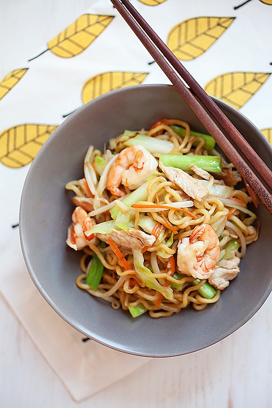 Chow Mein - quick, delicious and healthy Chinese noodles recipe that is MUCH better than takeout. Learn how to make chow mein at home | rasamalaysia.com