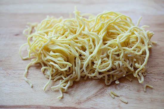 Chow Mein - quick, delicious and healthy Chinese noodles recipe that is MUCH better than takeout. Learn how to make chow mein at home | rasamalaysia.com