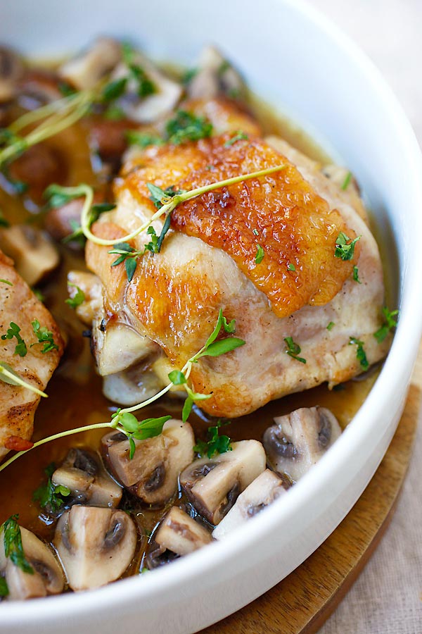 One-Pan Chicken with Sauteed Mushroom ready to serve.