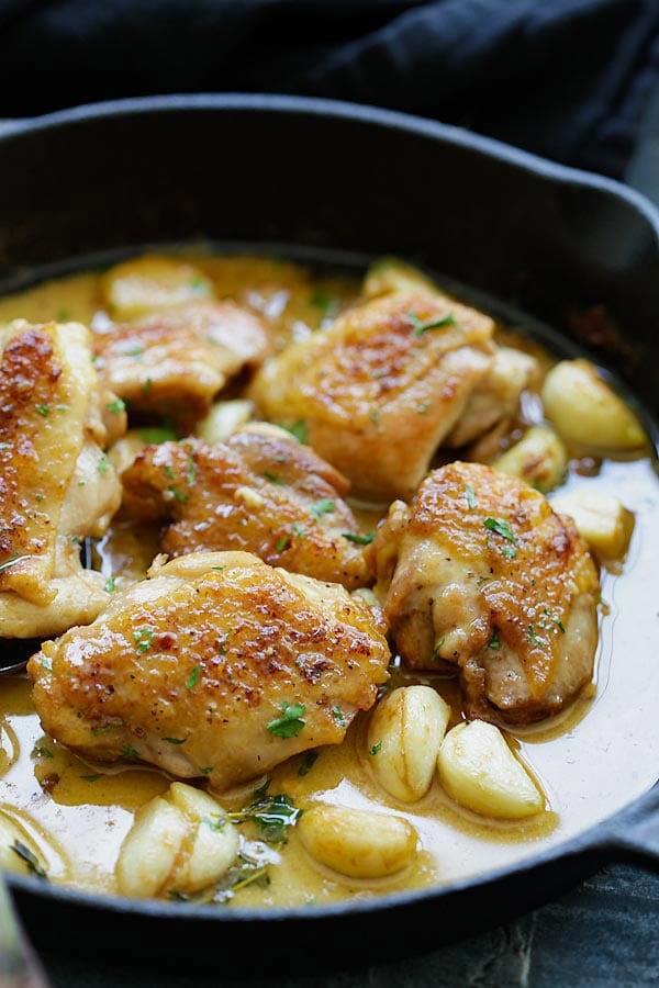 Creamy Garlic Chicken - easy skillet chicken with creamy garlic sauce made with yogurt, white wine and chicken broth. Best with pasta! | rasamalaysia.com