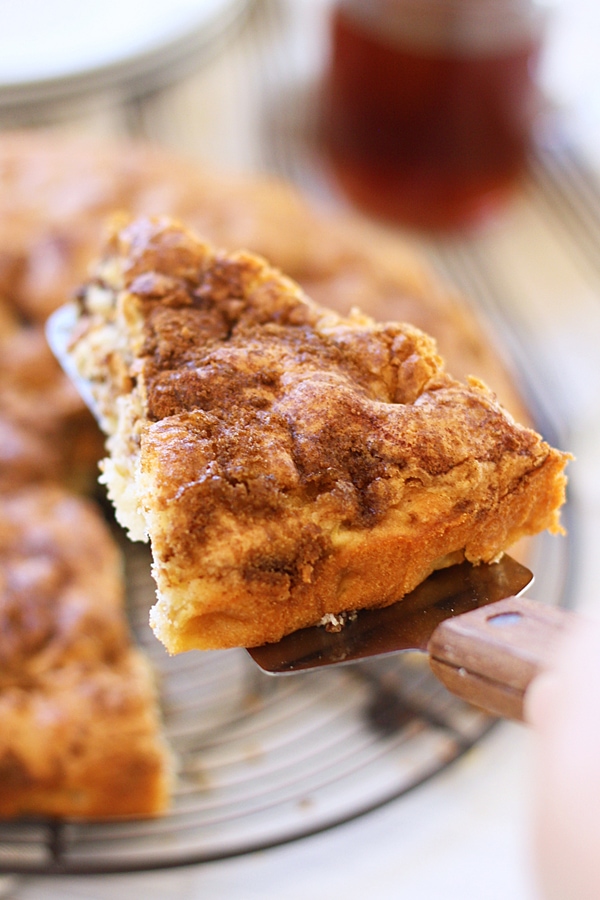 Easy and delicious piece of homemade apple and coffee pie.