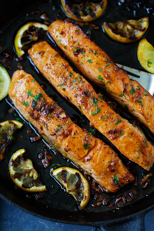 Honey Garlic Salmon - garlicky, sweet and sticky salmon with simple ingredients. Takes 20 mins, so good and great for tonight's dinner | rasamalaysia.com