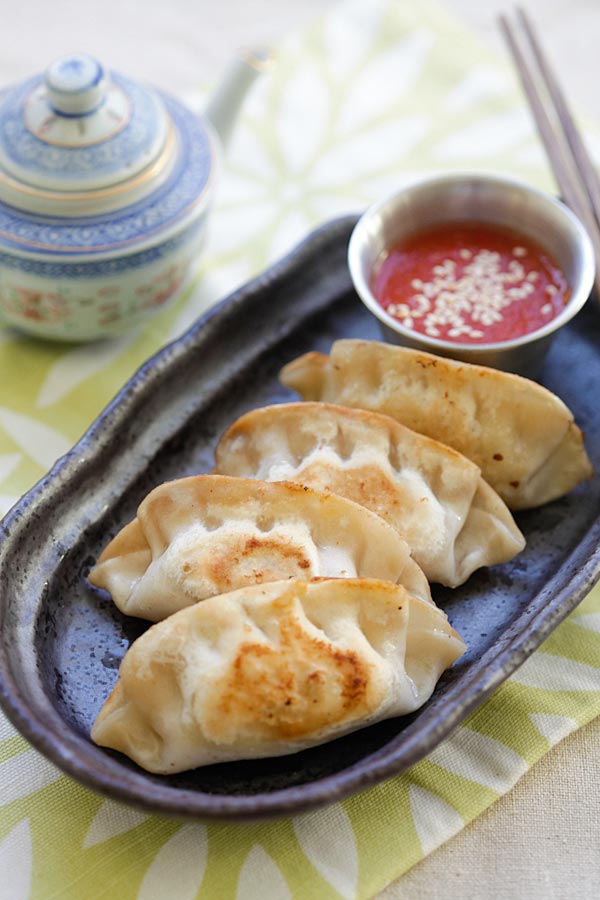 Easy potstickers sweet chili dipping sauce.