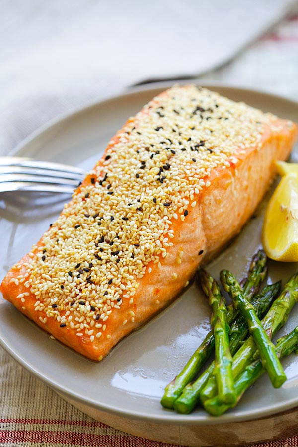 Sesame Salmon - juicy salmon marinated with soy sauce, Thai sweet chili sauce, honey, vinegar and coated with sesame. Healthy dinner for the family | rasamalaysia.com