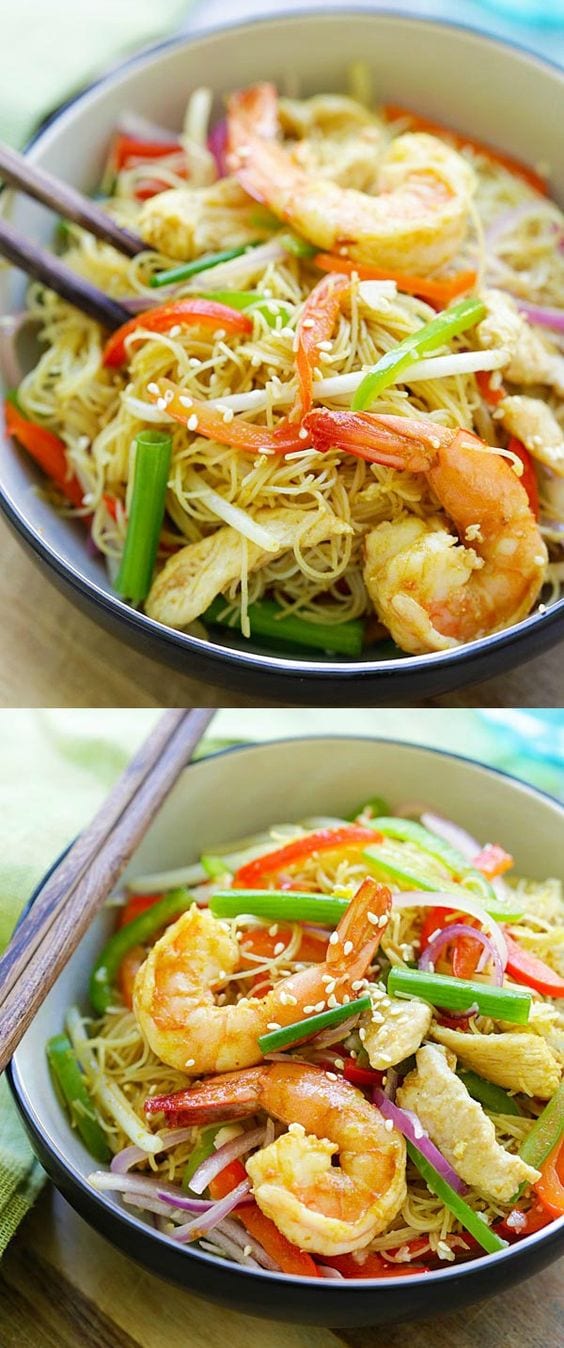 Singapore Noodles – curry-flavored fried rice noodles with chicken and shrimp. The BEST Singapore noodle recipe to try at home | rasamalaysia.com
