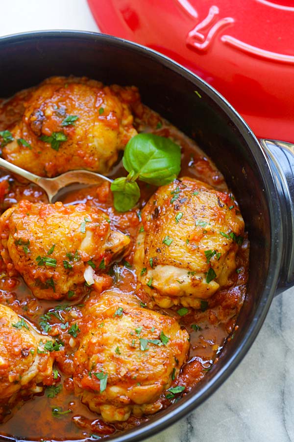 Italian Braised Chicken - delicious one-pot braised chicken recipe with tomato and basil sauce. Amazing weeknight meal for the family | rasamalaysia.com