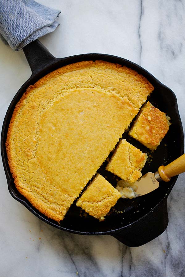 Skillet Corn Bread | Easy Delicious Recipes