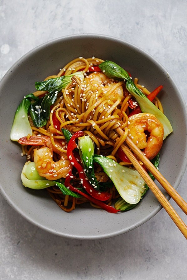 shrimp-lo-mein-easy-delicious-recipes