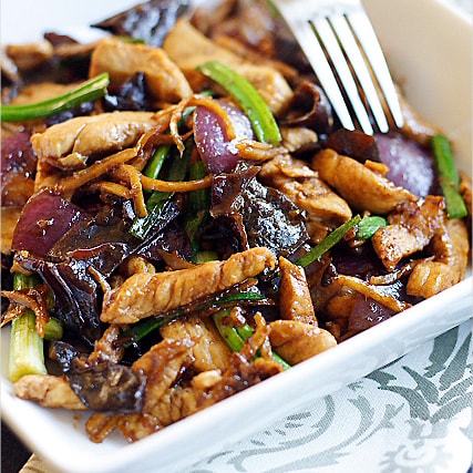 Ginger and black fungus chicken is a plain and humble dish that anyone can whip up in their kitchen, and most importantly, it’s delicious and goes well with steamed rice. | rasamalaysia.com