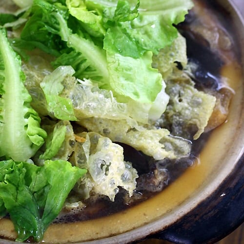 Infused with herbs such as Dong Quai, Cinnamon, Star Anise, and loaded with pork ribs, dried Shitake mushrooms, tofu puffs, and heaps of garlic, this soup fills the kitchen with evocative scents. | rasamalaysia.com