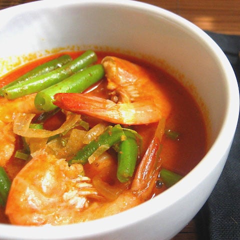 Shrimp and Green Beans Curry Recipe: I am starting a new series of recipes for the busy bees who do not have all the sweet time in the world to cook up a storm in the kitchen on a daily basis. | rasamalaysia.com