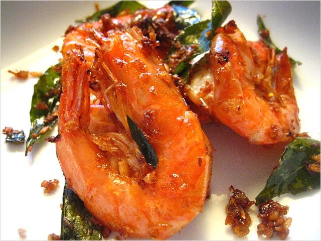 Butter Prawn Recipe - buttery, salty, sweet, spicy, and garlicky working off one another seamlessly and perfectly in this recipe | rasamalaysia.com