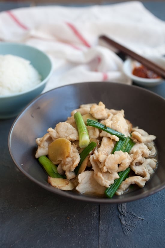 Ginger and scallion chicken is an easy Chinese chicken dish made with ginger, scallion and chicken. Easy ginger and scallion chicken recipe. | rasamalaysia.com