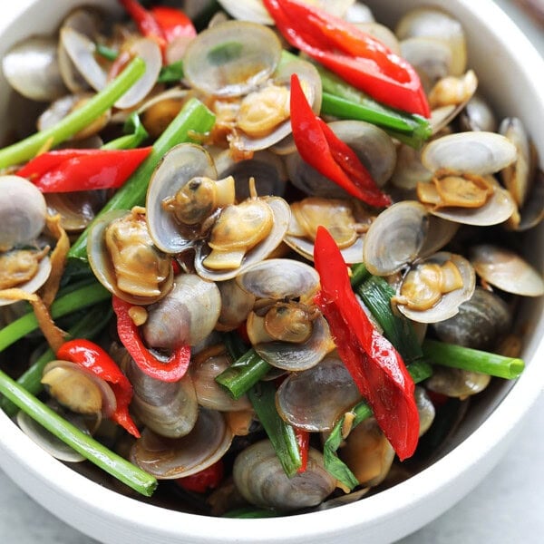 Lala clams cooked with soy sauce.