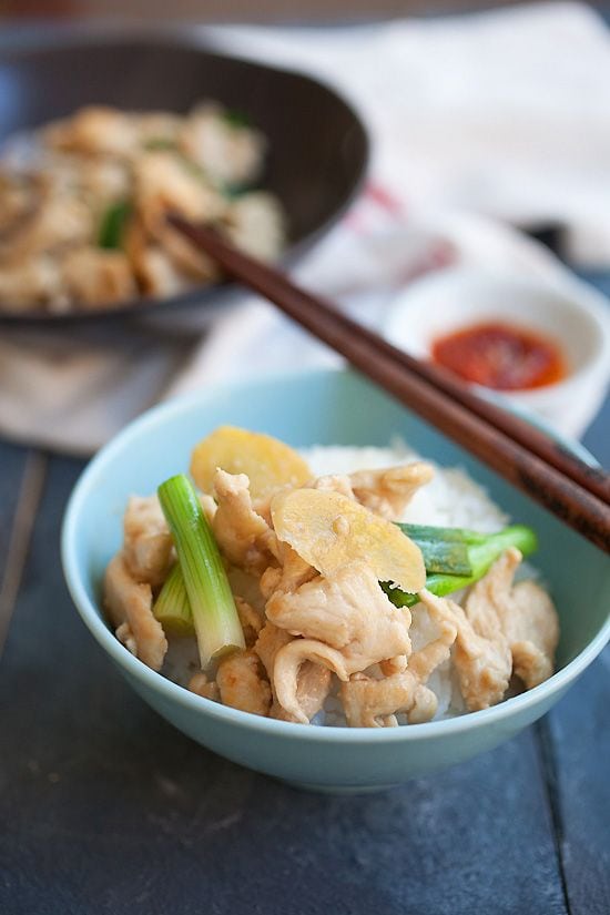 Ginger and scallion chicken is an easy Chinese chicken dish made with ginger, scallion and chicken. Easy ginger and scallion chicken recipe. | rasamalaysia.com