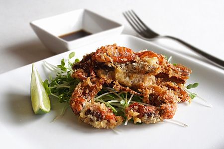 Typically found in Japanese restaurants, these homemade soft shell crabs are coated with panko, deep fried, and served with ginger ponzu sauce. | rasamalaysia.com