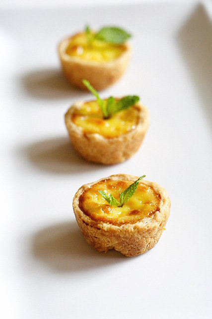 I made these mini Portuguese egg tarts for a birthday party a couple of days ago and I just have to share the pictures above with you because they are simply too cute. | rasamalaysia.com