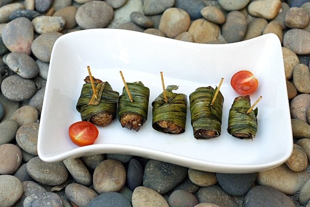 Pandan Chicken Recipe - Fried chicken wrapped with screwpine leaves. Screwpine leaves or pandan leaves are commonly used in Malaysia to infuse the food or desserts with the sweet and fragrant aroma. | rasamalaysia.com