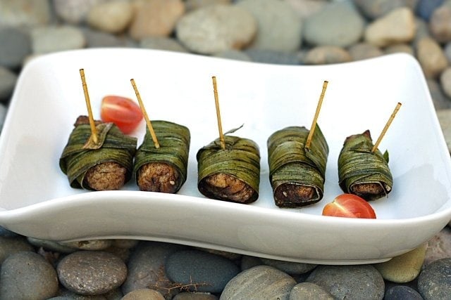 Pandan Chicken Recipe - Fried chicken wrapped with screwpine leaves. Screwpine leaves or pandan leaves are commonly used in Malaysia to infuse the food or desserts with the sweet and fragrant aroma. | rasamalaysia.com