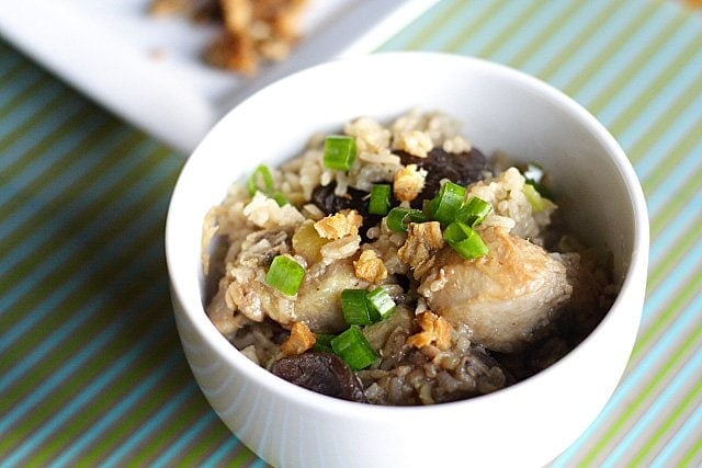 Claypot Chicken Rice (without Claypot) recipe - I love claypot chicken rice but I am too lazy to cook it from scratch. So, for convenience purposes, I used rice cooker. | rasamalaysia.com