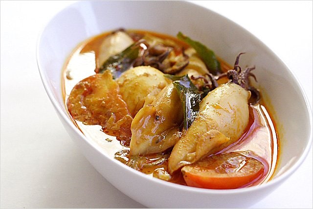 Squid Curry (Indian Gulai Sotong) recipe - Curry leaves impart a highly aromatic flavor to the curry and the spice seeds add that signature and unmistakable Indian curry kick. | rasamalaysia.com