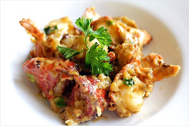 Lobster Recipe: Stir-fried Lobster with Butter and Cheese (芝士牛油焗龙虾) - Words just fail me when it comes to describing the taste of this dish; I will leave the recipe to you so you can experience it for yourself. | rasamalaysia.com