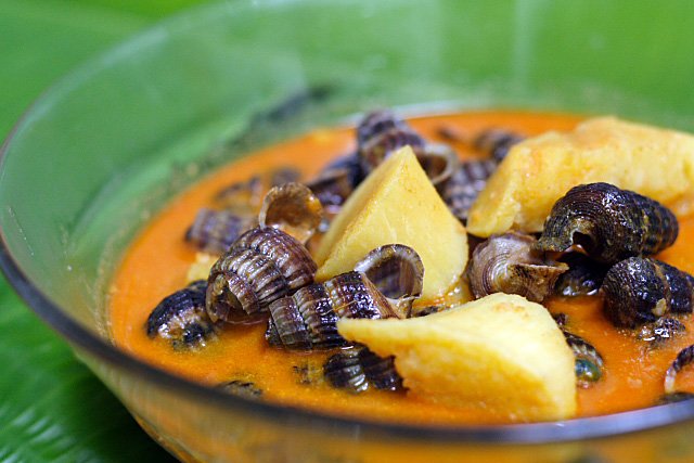 Balitong Curry (Gulai Balitong) recipe - Balitong concoction that I absolutely adore–made with freshly ground spice paste, coconut milk, sweet potatoes, and mung bean noodles/tang hoon (optional). | rasamalaysia.com