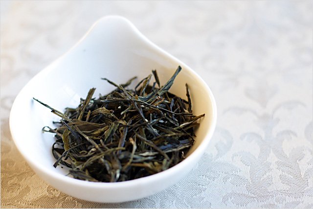 Dragon Well Tea Shrimp. Infused with the aromatic and highly priced–and valued–Longjing tea, this dish pleases one’s palate with the lingering fragrance of the tea and the crunchy texture of the shrimp | rasamalaysia.com