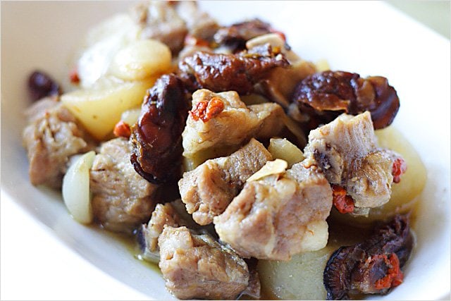 Chinese Braised Pork Ribs with Daikon and Goji Berries | rasamalaysia.com