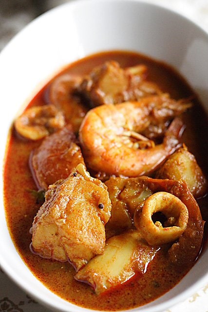 Seafood Curry Recipe (Malaysian Indian-Style):  The cooking style originated from the southern part of India, but had since been localized to a Malaysian taste. | rasamalaysia.com