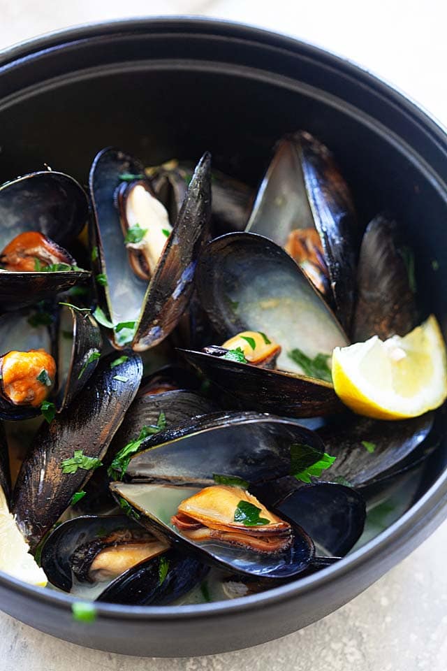 Moules à la Marinière Recipe - French/Belgium-style mussels cooked with white wine, onions, and parsley. | rasamalaysia.com