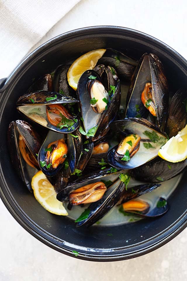 Moules à la Marinière Recipe - French/Belgium-style mussels cooked with white wine, onions, and parsley. | rasamalaysia.com