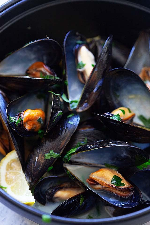 Moules à la Marinière Recipe - French/Belgium-style mussels cooked with white wine, onions, and parsley. | rasamalaysia.com