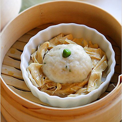 Fish Ball (Steamed Fish Balls with Bean Curd Sticks) - Rasa Malaysia