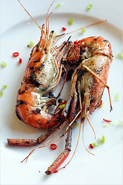 This pan-fried prawns recipe is probably one of the easiest but remarkably delicious recipes for prawns–fresh water prawns pan-fried with soy sauce, cooking wine, and a wee bit of sugar. | rasamalaysia.com