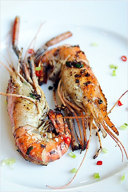 This pan-fried prawns recipe is probably one of the easiest but remarkably delicious recipes for prawns–fresh water prawns pan-fried with soy sauce, cooking wine, and a wee bit of sugar. | rasamalaysia.com
