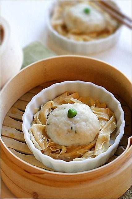Fish Ball Recipe (Steamed Fish Balls with Bean Curd Sticks) - A great dimsum item - fish paste, garlic, bean curds, sesame oil | rasamalaysia.com