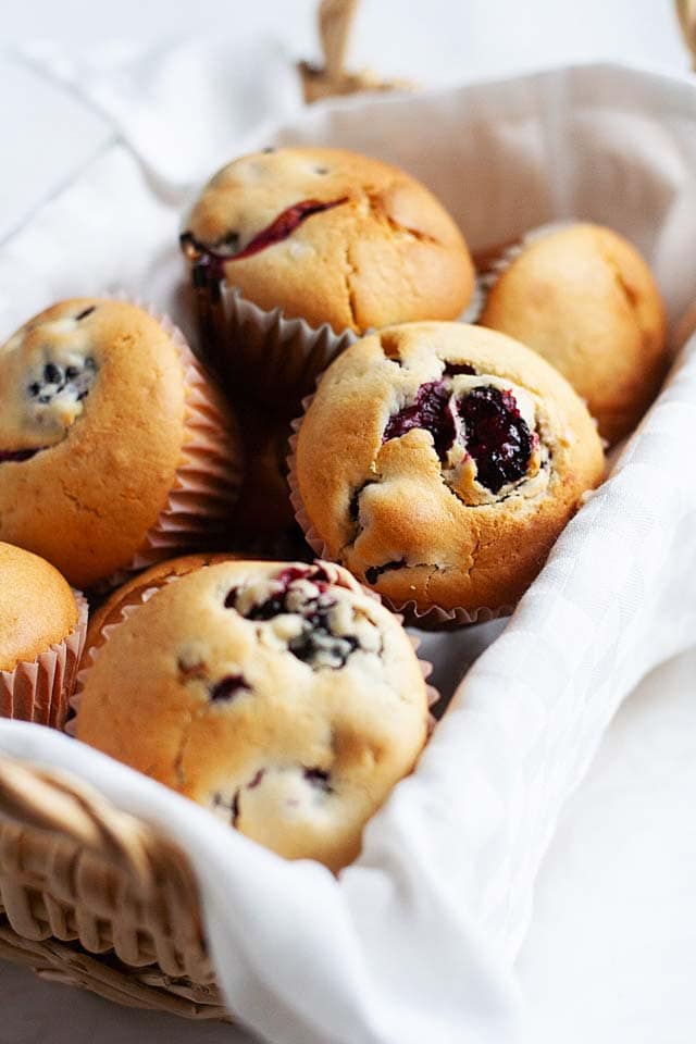 Easy blueberry muffins with fresh blueberries.