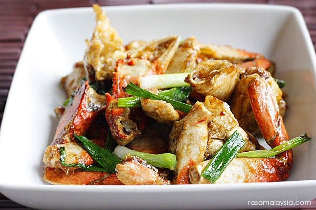 Ginger and scallion crab placed in a big bowl, with plenty of pieces.