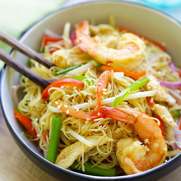 Singapore Noodles (The Best Recipe!) - Rasa Malaysia