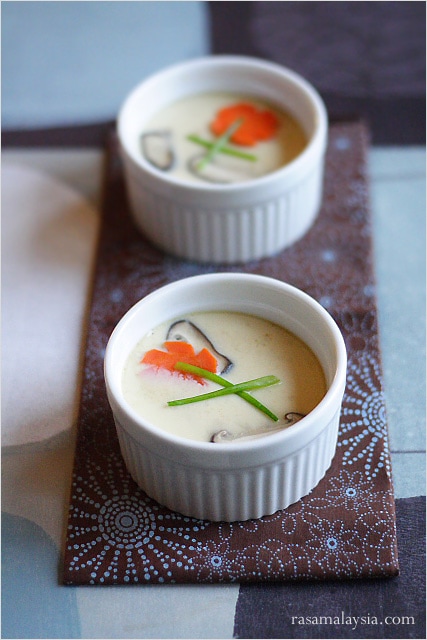 Chawanmushi or steamed egg custard (茶碗蒸し) is a popular Japanese dish, one that is mostly ordered as an appetizer at Japanese restaurants. | rasamalaysia.com